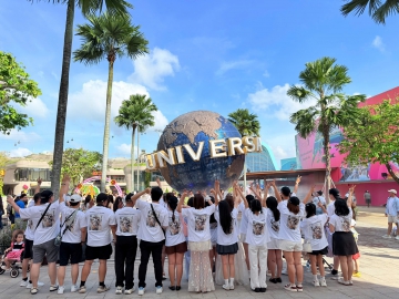 Hello Singapore ...!